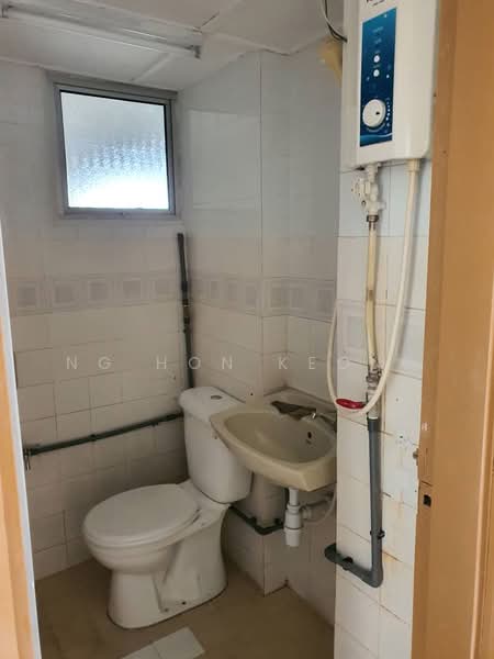 Apartment for Rent at Vista Angkasa - Ng Hon Keong - Bathroom - PropertyGuru.com.my