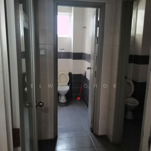 Shop for Rent in Bukit Raja (Selangor) - Elwin Chok - Bathroom - PropertyGuru.com.my