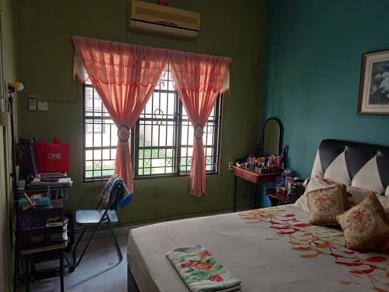 Townhouse for Sale in Alam Damai (Cheras) - SAIFUL HELMI - Bedroom - PropertyGuru.com.my