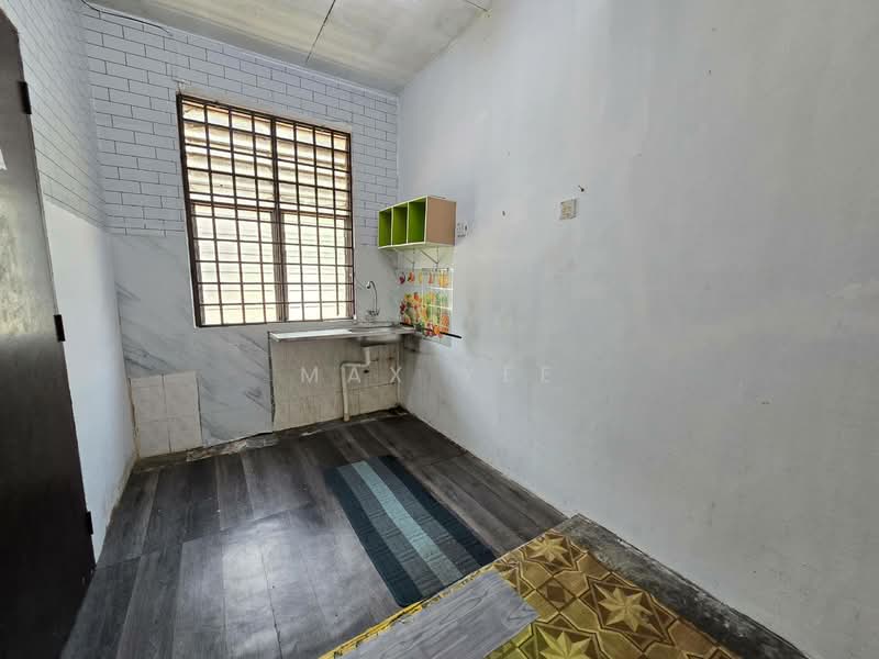 2-storey Terraced House for Sale in Bandar Putra (Kulai) - Max Yee - Kitchen - PropertyGuru.com.my