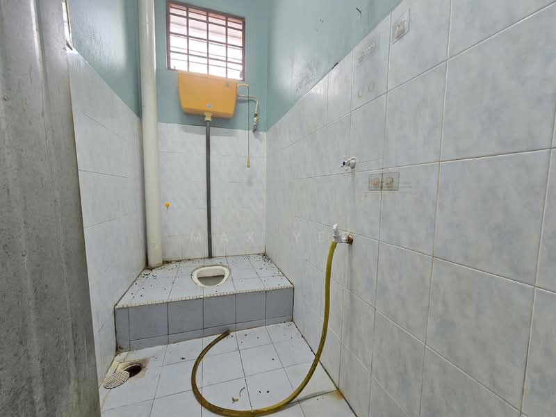 2-storey Terraced House for Sale in Bandar Putra (Kulai) - Max Yee - Bathroom - PropertyGuru.com.my