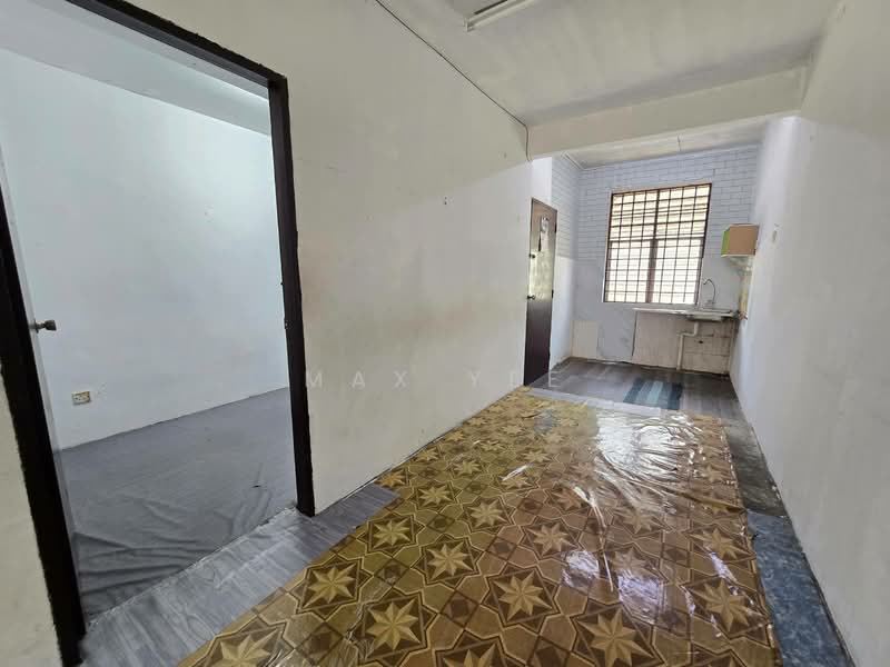 2-storey Terraced House for Sale in Bandar Putra (Kulai) - Max Yee - Kitchen - PropertyGuru.com.my