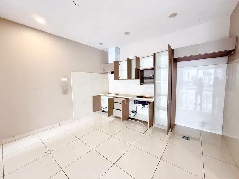 4-storey Terraced House for Sale in Damansara Perdana (Selangor) - Zarema Kulbuzheva - Kitchen - PropertyGuru.com.my