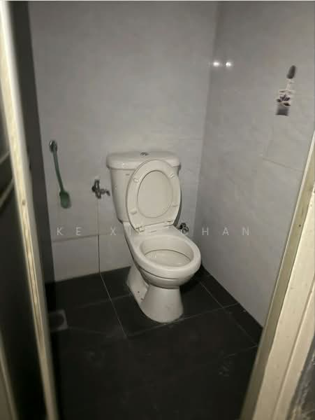 Office for Rent in Taman Molek (Johor Bahru) - Ke Xin Chan - Bathroom - PropertyGuru.com.my