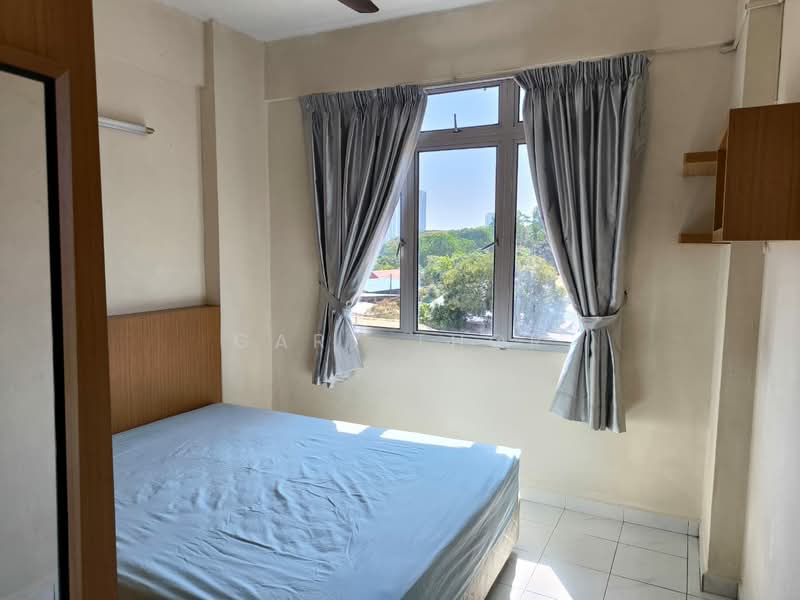 Kondominium untuk Disewa di Azuria Condominium - Gary Thor - Bedroom - PropertyGuru.com.my