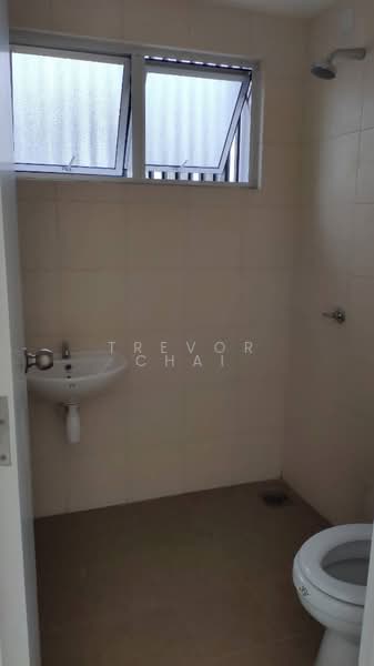 3-storey Terraced House for Sale in Seri Kembangan (Selangor) - Trevor Chai - Bathroom - PropertyGuru.com.my