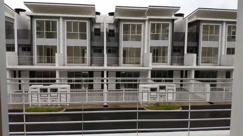 3-storey Terraced House for Sale in Seri Kembangan (Selangor) - Trevor Chai - Exterior - PropertyGuru.com.my