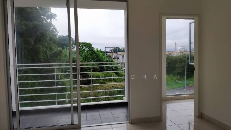 3-storey Terraced House for Sale in Seri Kembangan (Selangor) - Trevor Chai - Balcony - PropertyGuru.com.my
