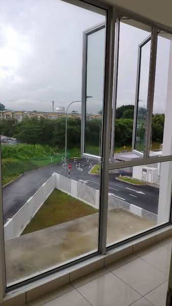 3-storey Terraced House for Sale in Seri Kembangan (Selangor) - Trevor Chai - Balcony - PropertyGuru.com.my