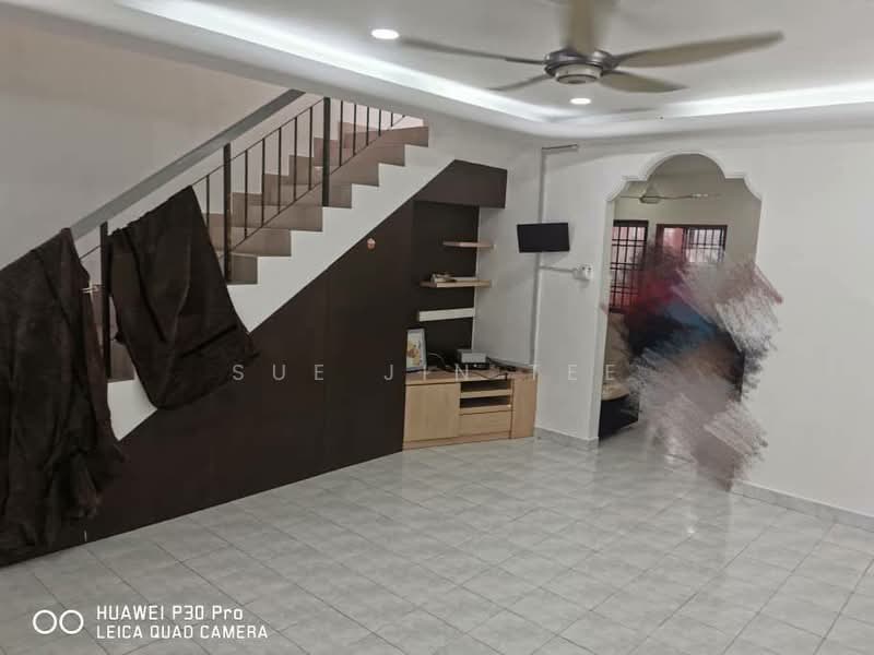 Rumah Teres 2-Tingkat untuk Dijual di Taman Setia Indah (Tebrau) - Sue Jin Tee - Living Room - PropertyGuru.com.my