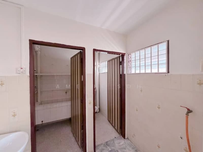 Taman Kampar untuk Untuk Dijual - RM 340,000, Apr 2026 - Bathroom - PropertyGuru.com.my