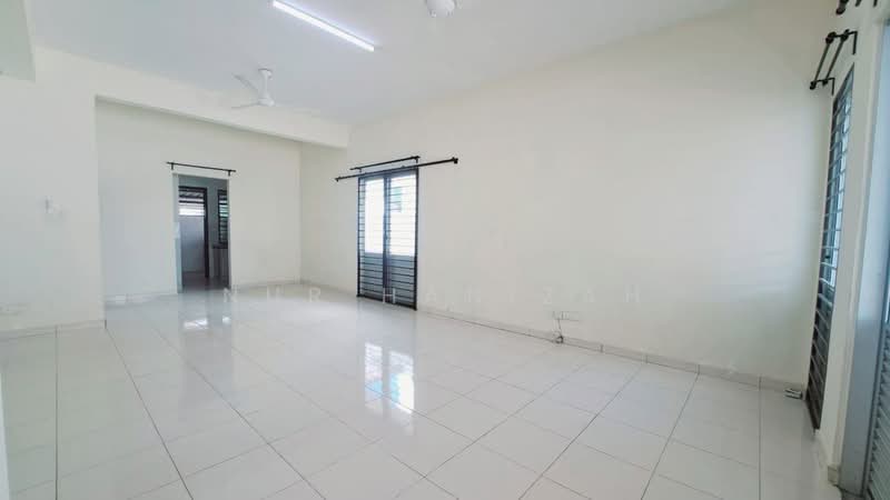 Rumah Teres 2 Tingkat untuk Dijual di Puncak Bestari (Puncak Alam) - Nur Hanizah - Living Room - PropertyGuru.com.my
