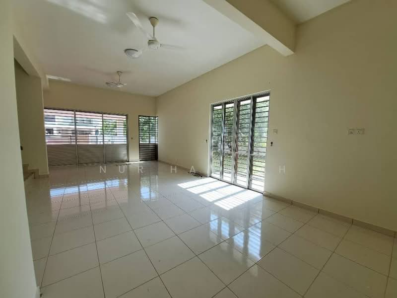 Rumah Teres 2 Tingkat untuk Dijual di Puncak Bestari (Puncak Alam) - Nur Hanizah - Living Room - PropertyGuru.com.my