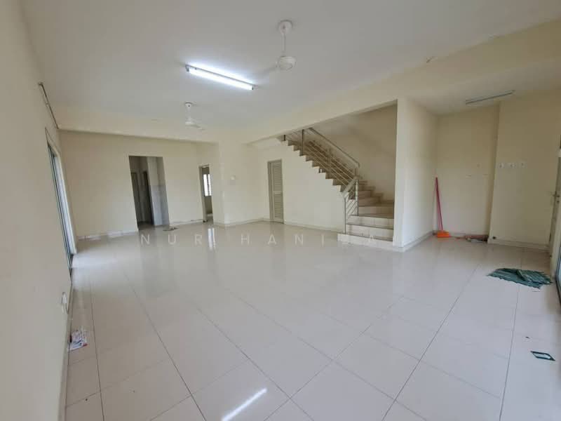 Rumah Teres 2 Tingkat untuk Dijual di Puncak Bestari (Puncak Alam) - Nur Hanizah - Living Room - PropertyGuru.com.my
