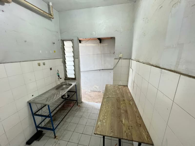 Flat for Rent at Pelangi Indah - Alson Tan - Kitchen - PropertyGuru.com.my