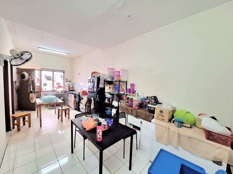 1-storey Terraced House for Sale in Kampung Jalan Kebun (Shah Alam) - Yazila Sulaimi - Kitchen - PropertyGuru.com.my