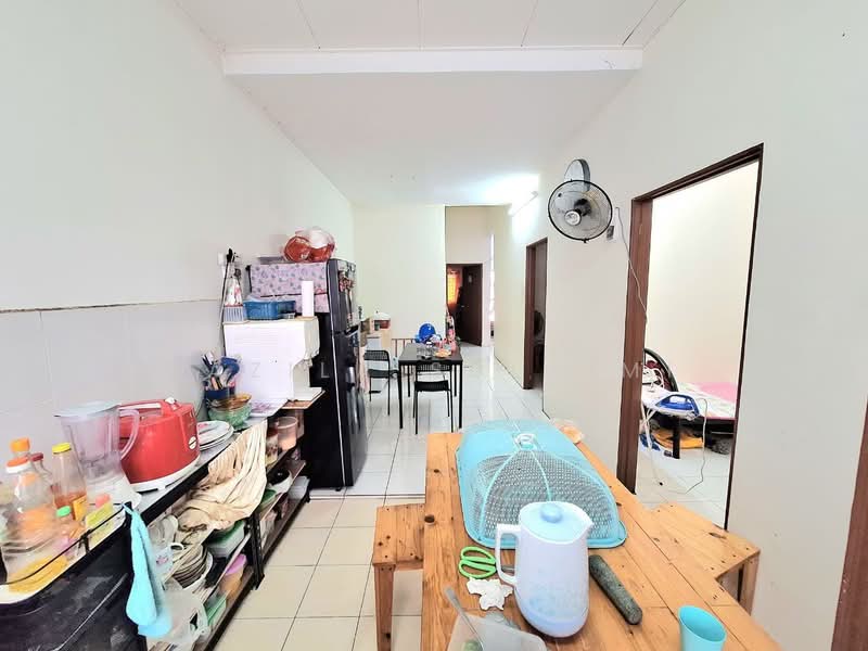 1-storey Terraced House for Sale in Kampung Jalan Kebun (Shah Alam) - Yazila Sulaimi - Kitchen - PropertyGuru.com.my