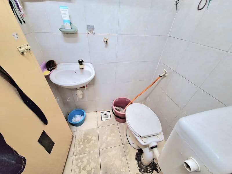 1-storey Terraced House for Sale in Kampung Jalan Kebun (Shah Alam) - Yazila Sulaimi - Bathroom - PropertyGuru.com.my
