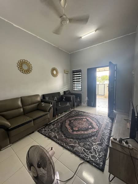 1-storey Terraced House for Sale in Kampung Lombong (Shah Alam) - Yazila Sulaimi - Living Room - PropertyGuru.com.my