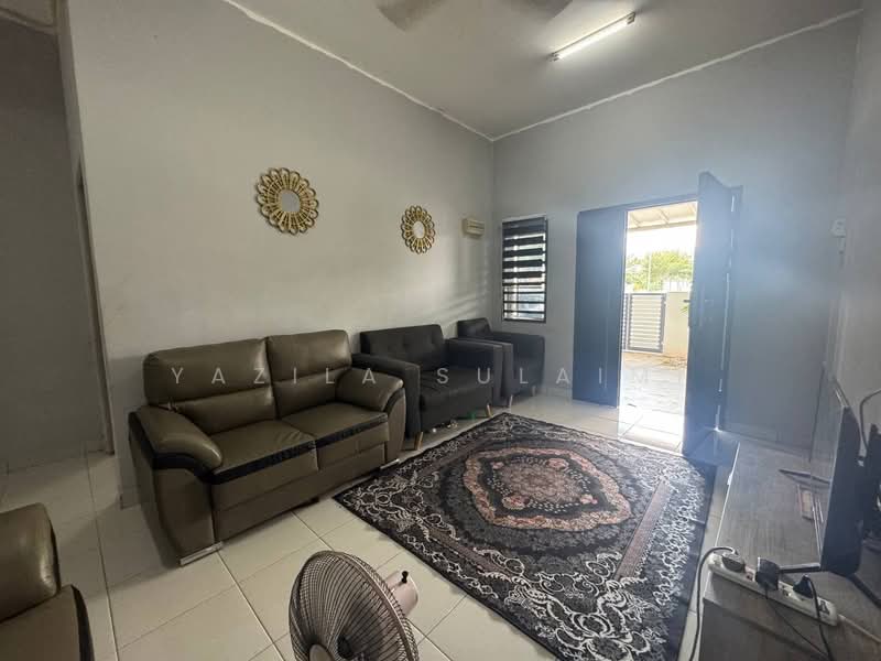 1-storey Terraced House for Sale in Kampung Lombong (Shah Alam) - Yazila Sulaimi - Living Room - PropertyGuru.com.my