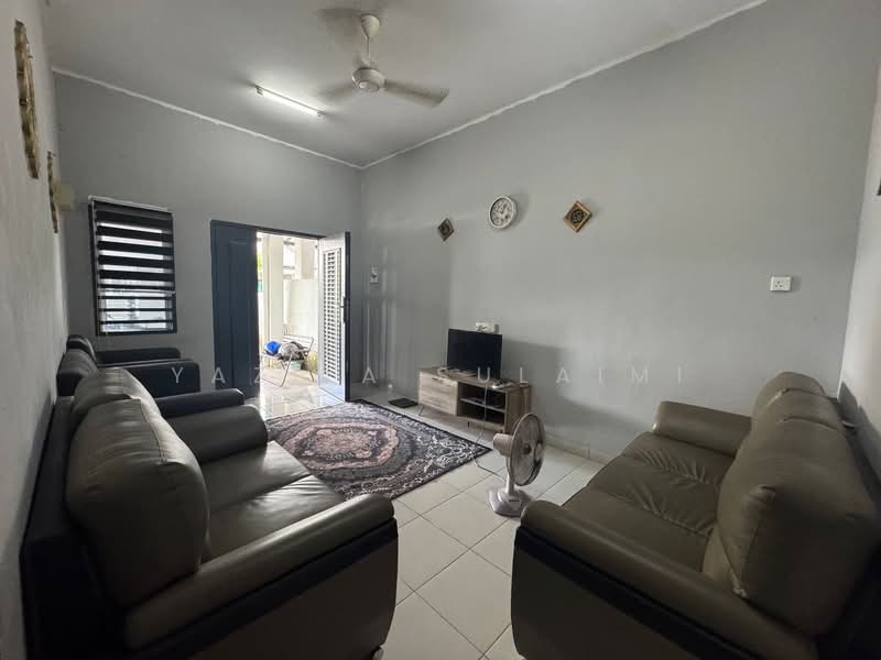 1-storey Terraced House for Sale in Kampung Lombong (Shah Alam) - Yazila Sulaimi - Living Room - PropertyGuru.com.my