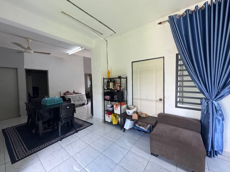 1-storey Terraced House for Sale in Kampung Lombong (Shah Alam) - Yazila Sulaimi - Living Room - PropertyGuru.com.my