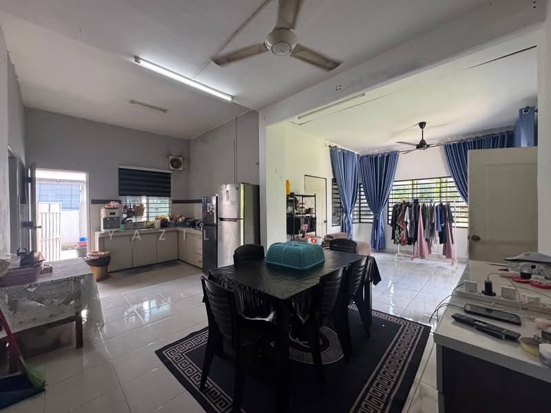 1-storey Terraced House for Sale in Kampung Lombong (Shah Alam) - Yazila Sulaimi - Kitchen - PropertyGuru.com.my