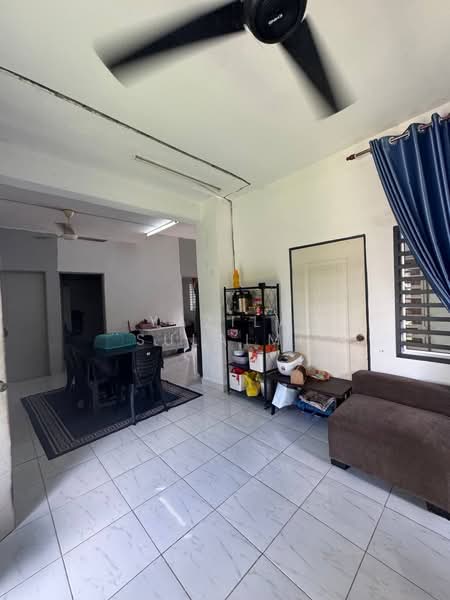 1-storey Terraced House for Sale in Kampung Lombong (Shah Alam) - Yazila Sulaimi - Living Room - PropertyGuru.com.my