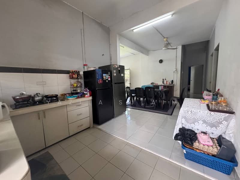 1-storey Terraced House for Sale in Kampung Lombong (Shah Alam) - Yazila Sulaimi - Kitchen - PropertyGuru.com.my