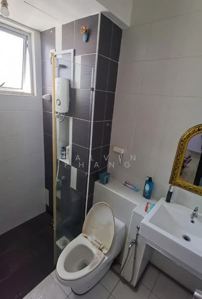 Service Residence for Sale at D'Ambience Residences (Pangsapuri Ikatan Flora) - Calvin Phang - Bathroom - PropertyGuru.com.my