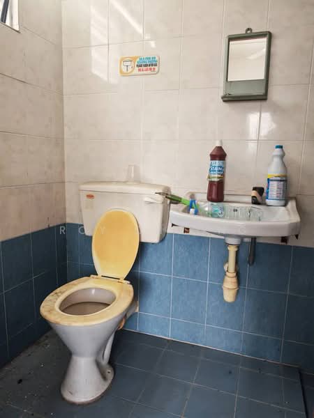 Pangsapuri untuk Dijual di Pangsapuri Lotus (Teratai) - Roy Choong - Bathroom - PropertyGuru.com.my