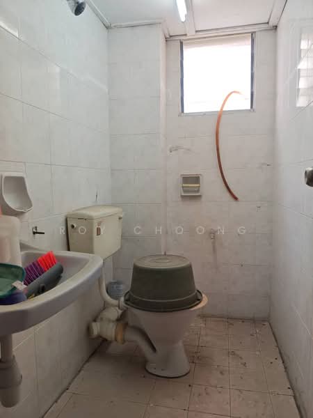 Pangsapuri untuk Dijual di Pangsapuri Lotus (Teratai) - Roy Choong - Bathroom - PropertyGuru.com.my