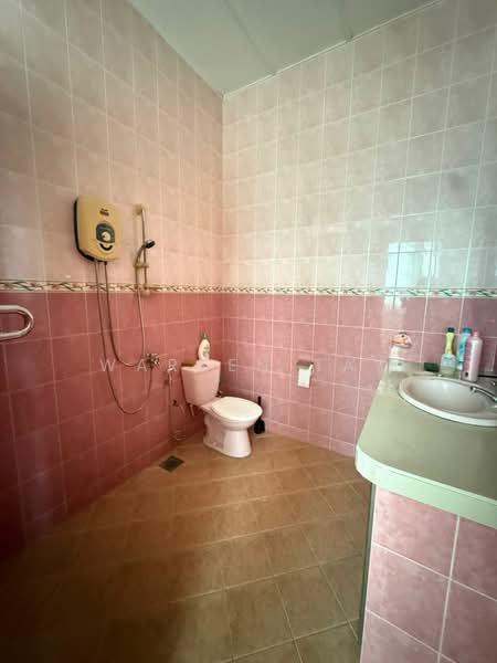 Taman Ungku Tun Aminah untuk Untuk Dijual - RM 760,000, Apr 2026 - Bathroom - PropertyGuru.com.my