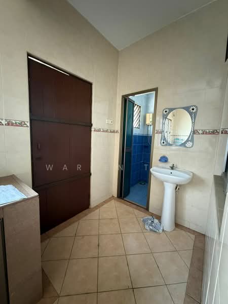 Taman Ungku Tun Aminah untuk Untuk Dijual - RM 760,000, Apr 2026 - Bathroom - PropertyGuru.com.my
