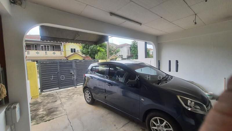2-storey Terraced House for Sale in Taman Puchong Perdana (Puchong) - Johnson Khoo - Car Porch - PropertyGuru.com.my