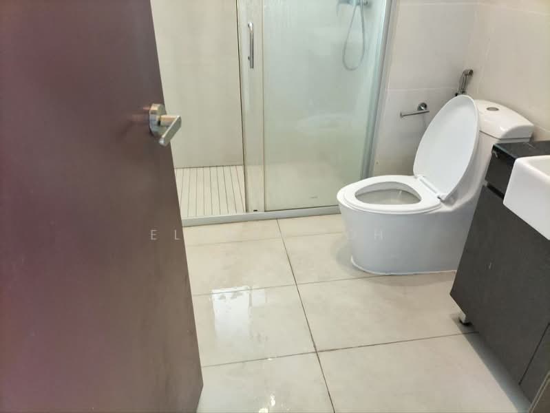 Condominium for Rent at Bay Laurel @ Country Garden Danga Bay - Eldwin Soh - Bathroom - PropertyGuru.com.my