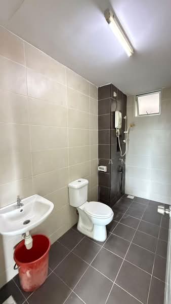 Pangsapuri untuk Disewa di East Bay (Seri Bayan) - ALEX TAN - Bathroom - PropertyGuru.com.my
