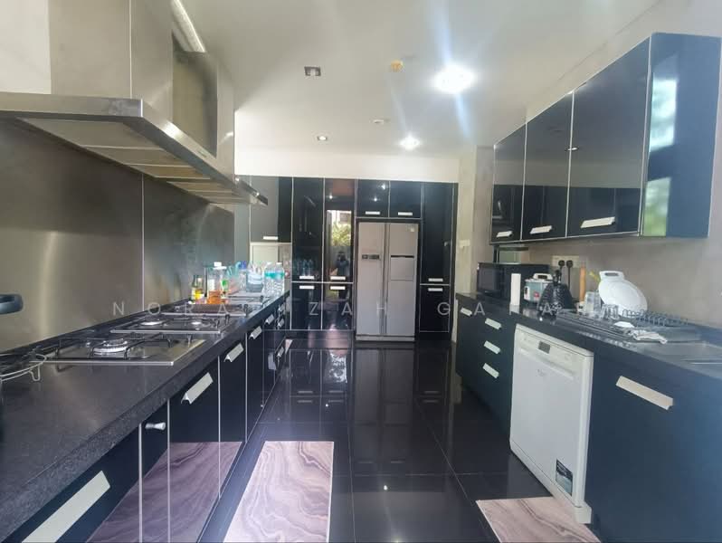 Bungalow for Sale in Perdana Lakeview East (Cyberjaya) - NoraFizah Gapar - Kitchen - PropertyGuru.com.my