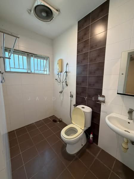 1-storey Terraced House for Sale in Taman Overseas Union (Taman Oug) (Jalan Klang Lama (Old Klang Road)) - Jayden Yee - Bathroom - PropertyGuru.com.my