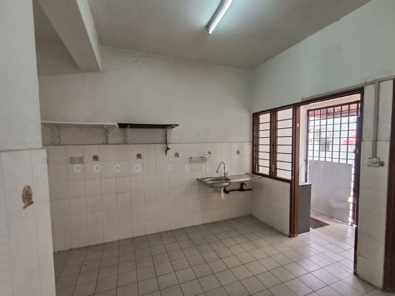 2-storey Terraced House for Sale in Bandar Baru Permas Jaya (Permas Jaya) - Coco Feng Lily - Kitchen - PropertyGuru.com.my