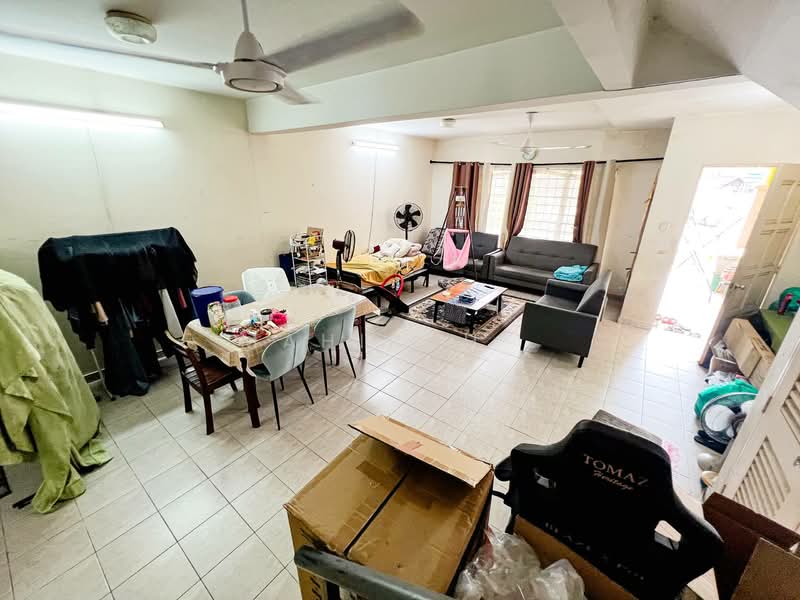 2-storey Terraced House for Sale in Taman Sutera (Kajang) - Mahirah . - Living Room - PropertyGuru.com.my