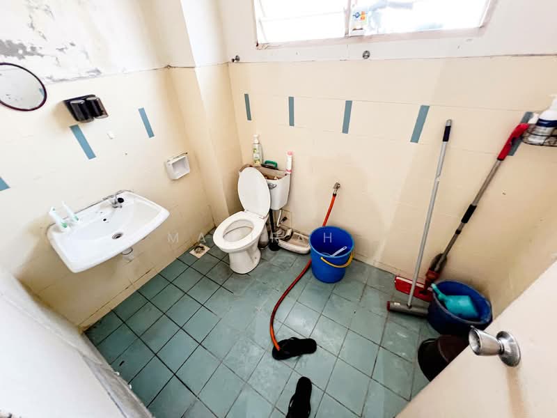 2-storey Terraced House for Sale in Taman Sutera (Kajang) - Mahirah . - Bathroom - PropertyGuru.com.my
