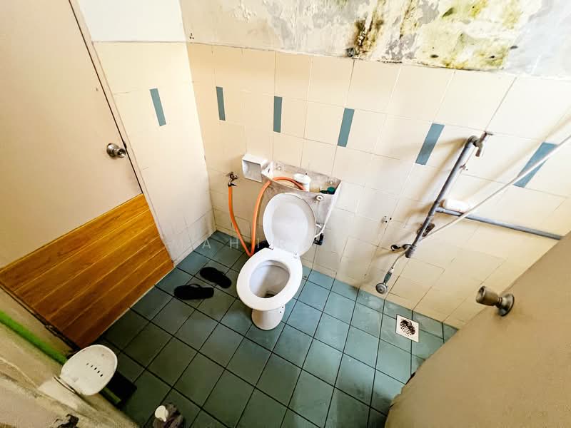 2-storey Terraced House for Sale in Taman Sutera (Kajang) - Mahirah . - Bathroom - PropertyGuru.com.my