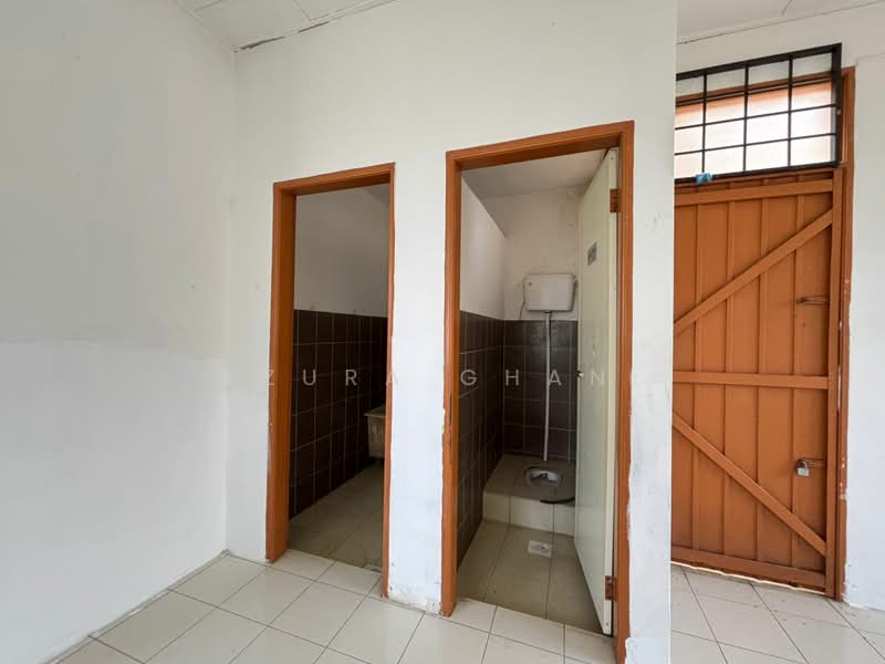 Corner Lot Bandar Seri Astana Fasa E untuk Untuk Dijual - RM 380,000, Apr 2026 - Bathroom - PropertyGuru.com.my