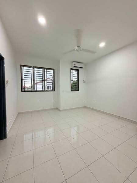 1-storey Terraced House for Sale in Taman Molek (Johor Bahru) - Kiki Ong - Living Room - PropertyGuru.com.my