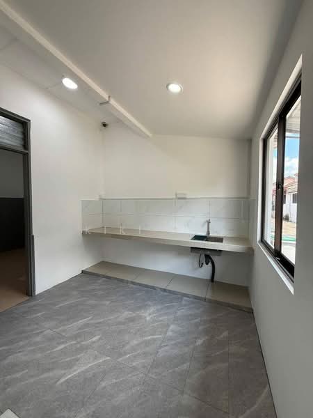 1-storey Terraced House for Sale in Taman Molek (Johor Bahru) - Kiki Ong - Kitchen - PropertyGuru.com.my