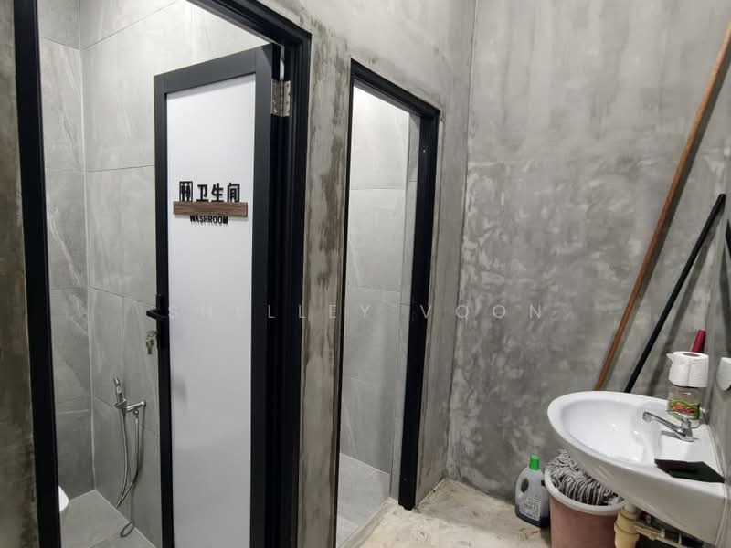 Semi-D Factory for Sale in Kawasan Perniagaan Teras Jaya (Butterworth) - Shelley Voon - Bathroom - PropertyGuru.com.my