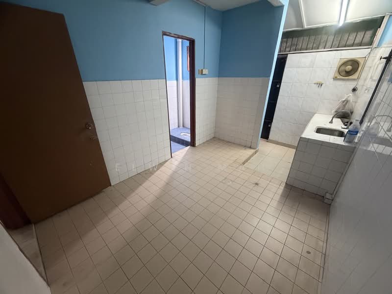 Desa 4 Bandar Country Homes,Rawang untuk Untuk Dijual - RM 390,000, Apr 2026 - Kitchen - PropertyGuru.com.my