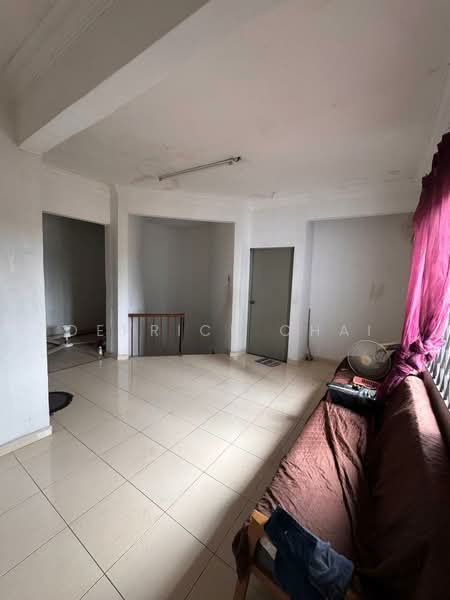 Rumah Teres 2.5 Tingkat untuk Dijual di Taman Cantik (Kulai) - Derrick Chai - Living Room - PropertyGuru.com.my