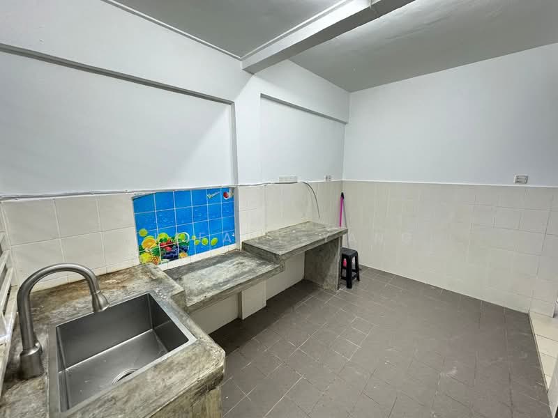 Taman Rawang Tin untuk Untuk Dijual - RM 400,000, Apr 2026 - Kitchen - PropertyGuru.com.my